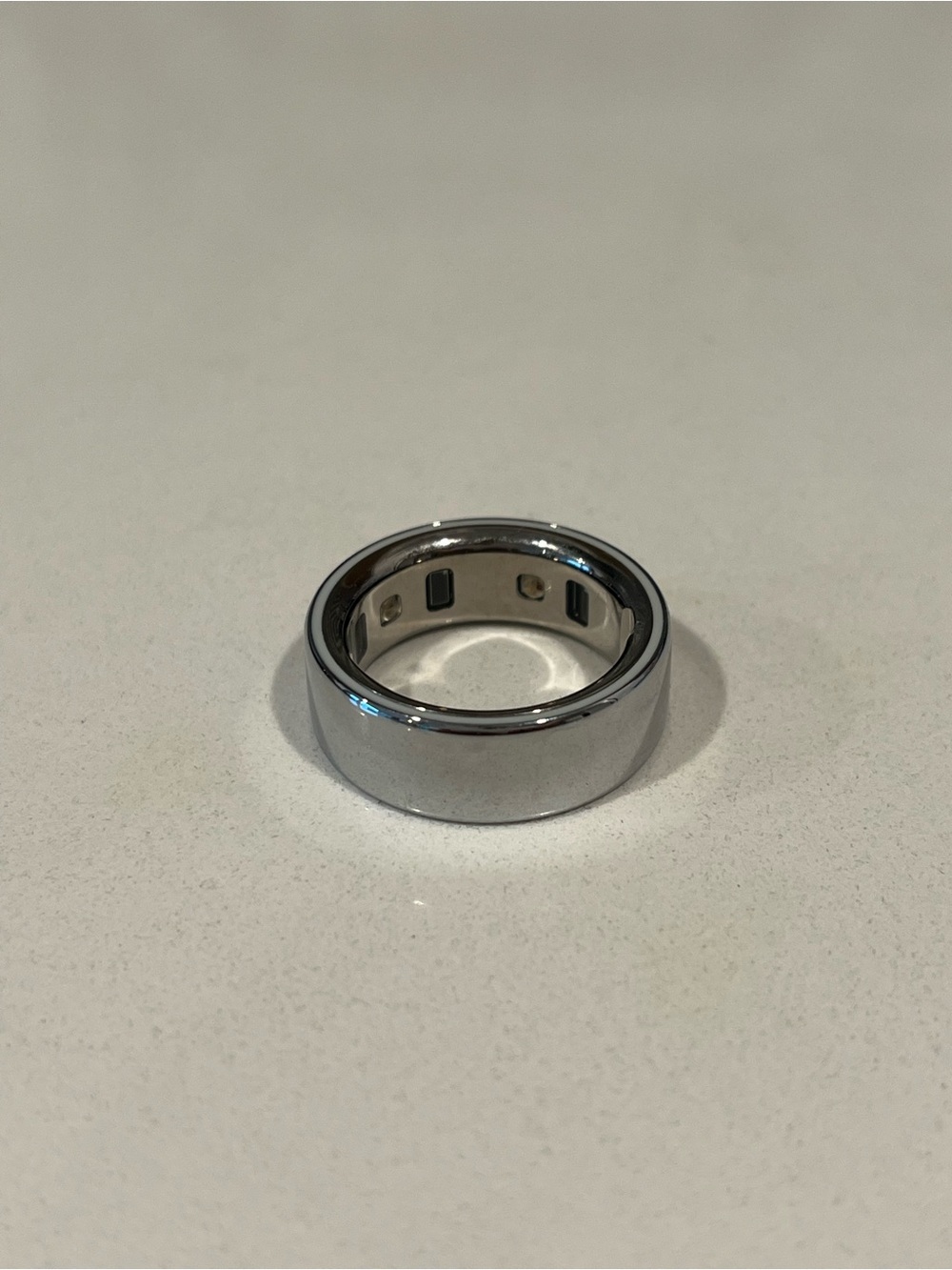 Oura Ring size 8 w/charger and fitting kit - Picture 7 of 7